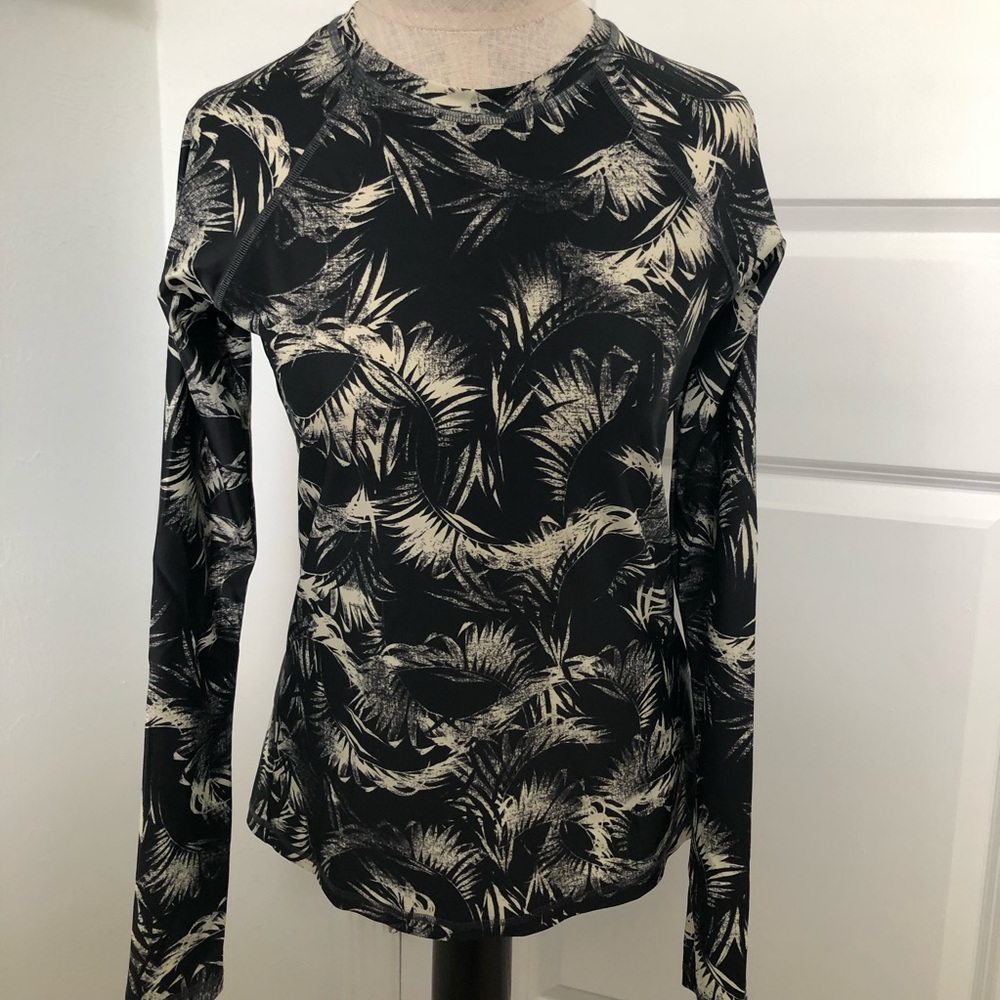 NWOT Billabong Tropcial Print Black and Cream Rashguard Sun Shirt